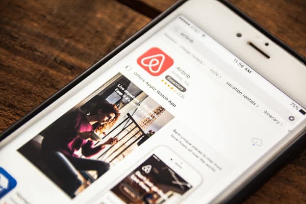 Airbnb CEO Brian Chesky进军AI:计划成立全新人工智能实验室