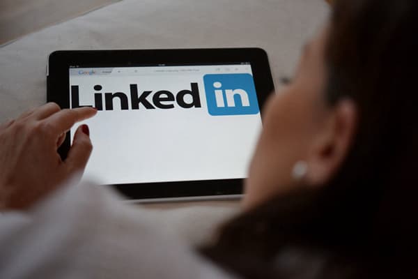 ​LinkedIn 悄然使用用戶數據訓練 AI，需雙重選擇退出