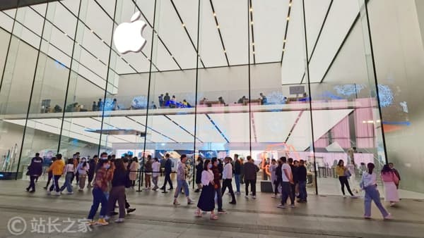 ​苹果 iOS 27 揭秘：本地 AI 模与谷歌合作提升 Siri 能
