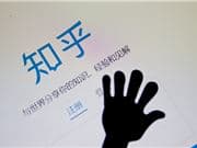 知乎Q1 靠“省錢”扭虧爲盈：營收連降三年，AI漫劇能否扛起增收大旗？
