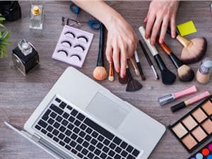 "最美产品经理"做AI化妆镜:宋紫薇离开vivo创业，瞄准时尚AI硬件市场