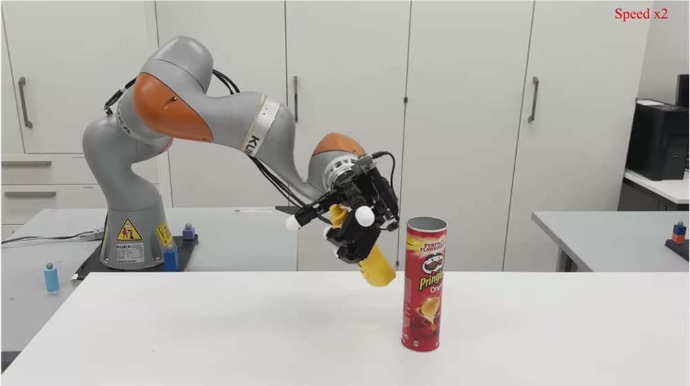 Robotic Hand Breaks Limits: Mechanical Hand Can Separate from Arm, Climb onto Objects, and Pick Them Up