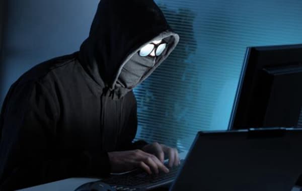 Former Google CEO Schmidt: Artificial Intelligence Faces Risk of Hacking Attacks or Learning Dangerous Skills