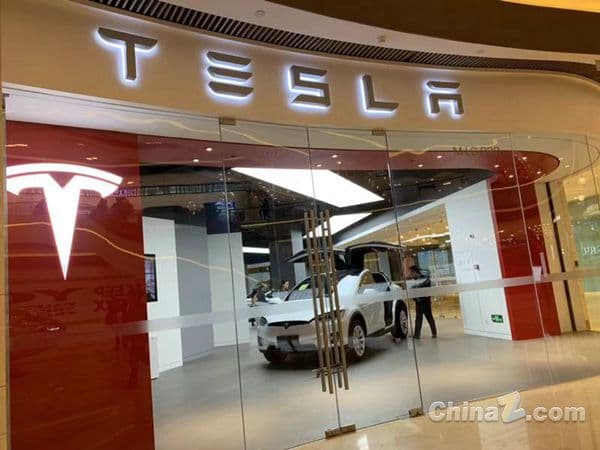 特斯拉 AI 系統提前 70 毫秒彈出安全氣囊,顯著提升車輛安全性